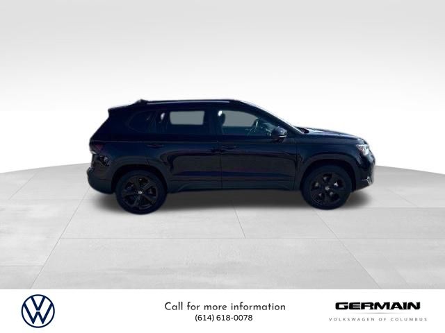 2025 Volkswagen Taos SE photo 4