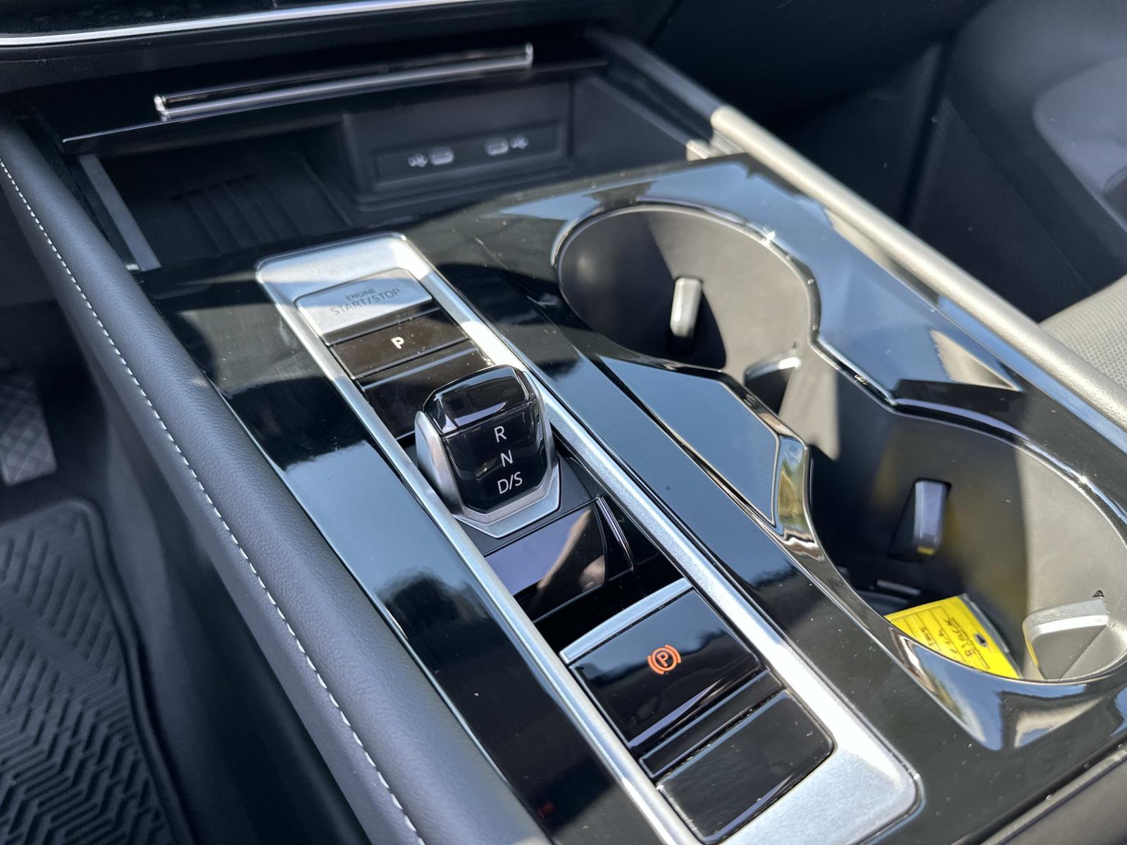 2025 Volkswagen Atlas SE Technology photo 13