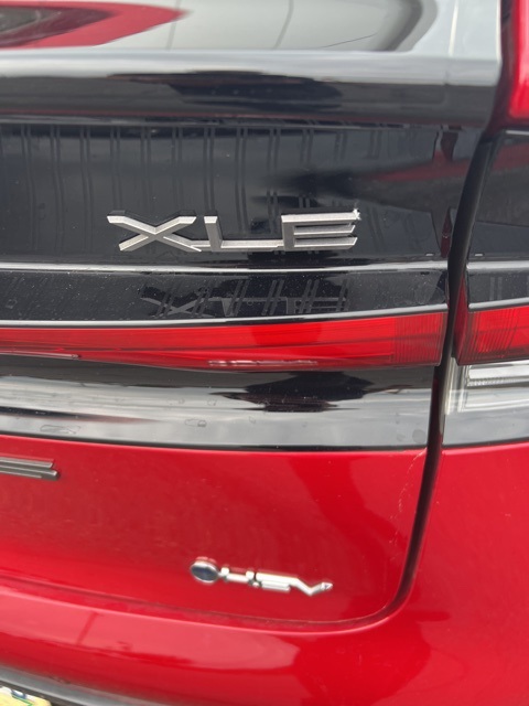 2024 Toyota Prius XLE photo 3