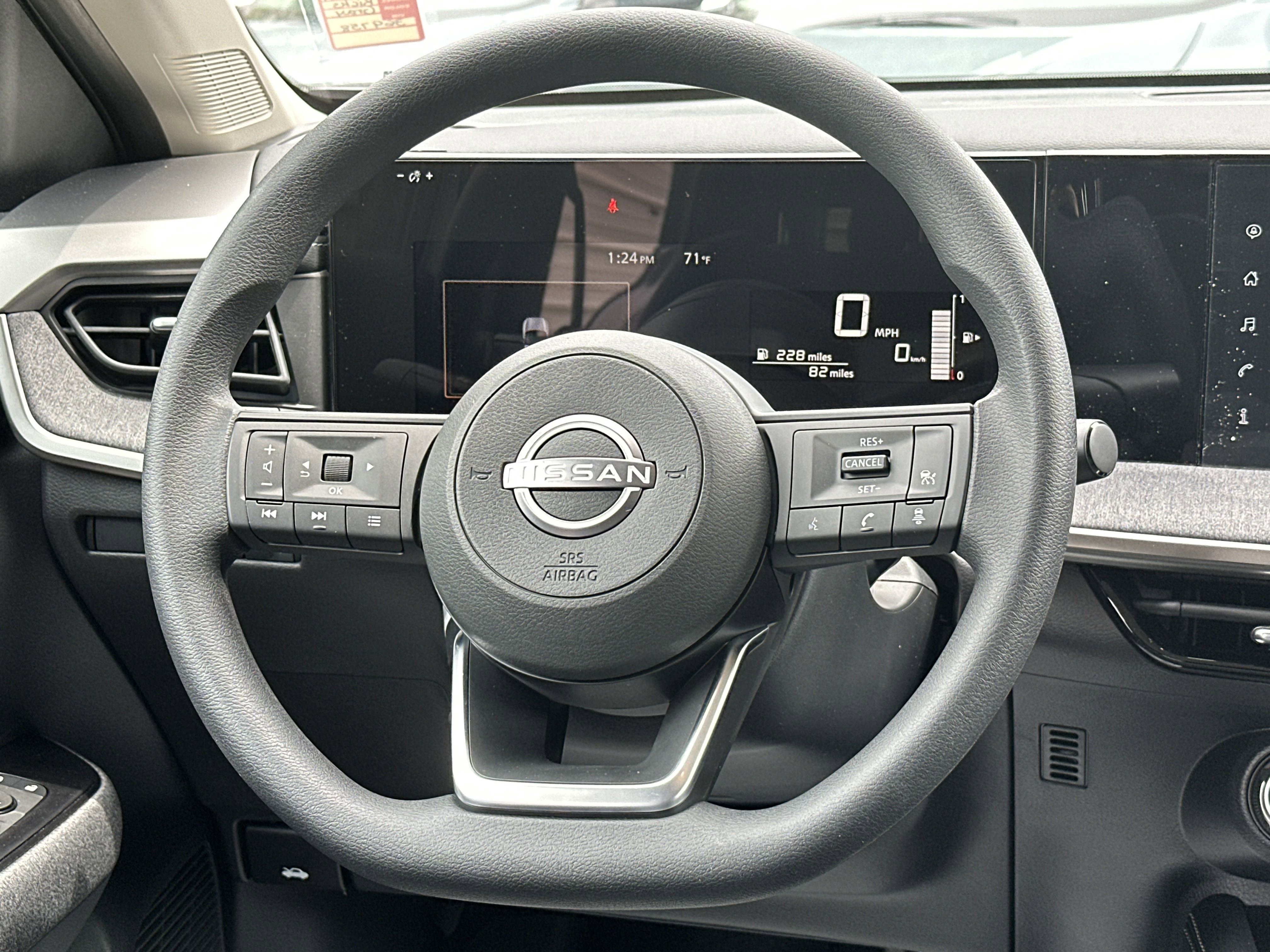 2025 Nissan Kicks SV photo 12