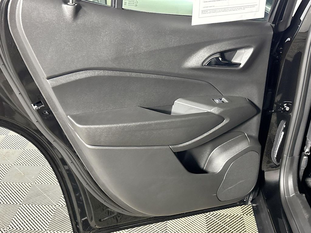 2025 Chevrolet Trax photo 16