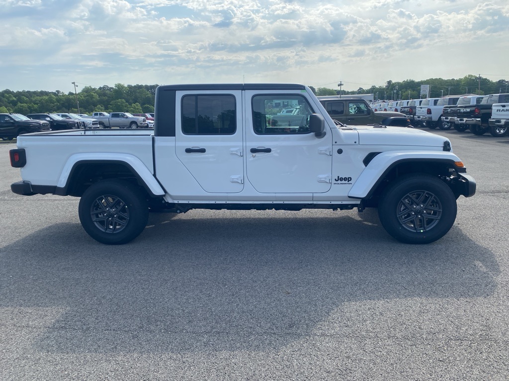 2025 Jeep Gladiator Sport S photo 4