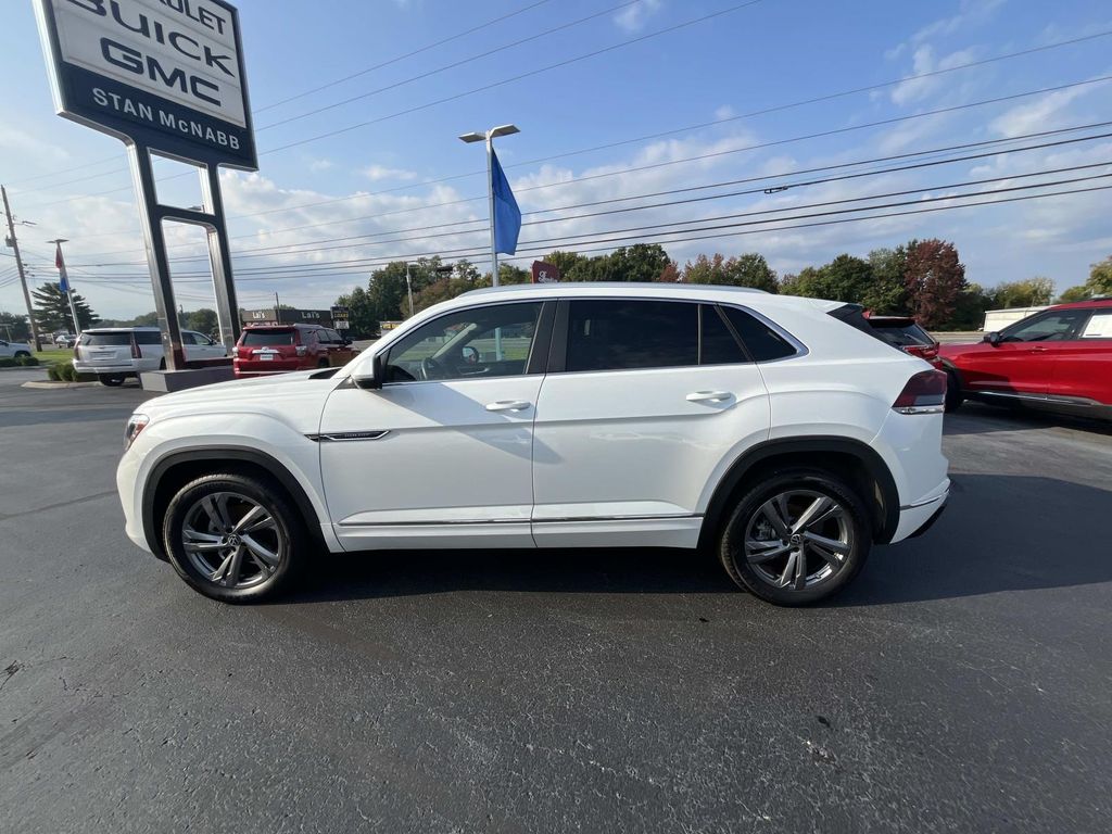 2024 Volkswagen Atlas Cross Sport SEL R-Line photo 3