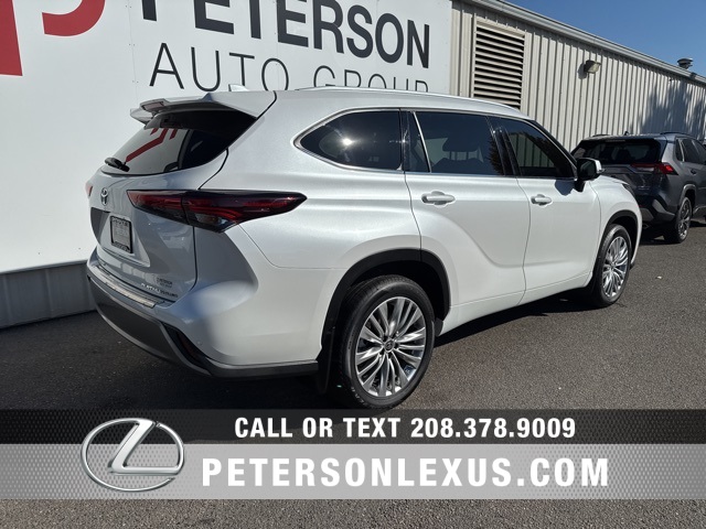 2024 Toyota Highlander Platinum photo 3