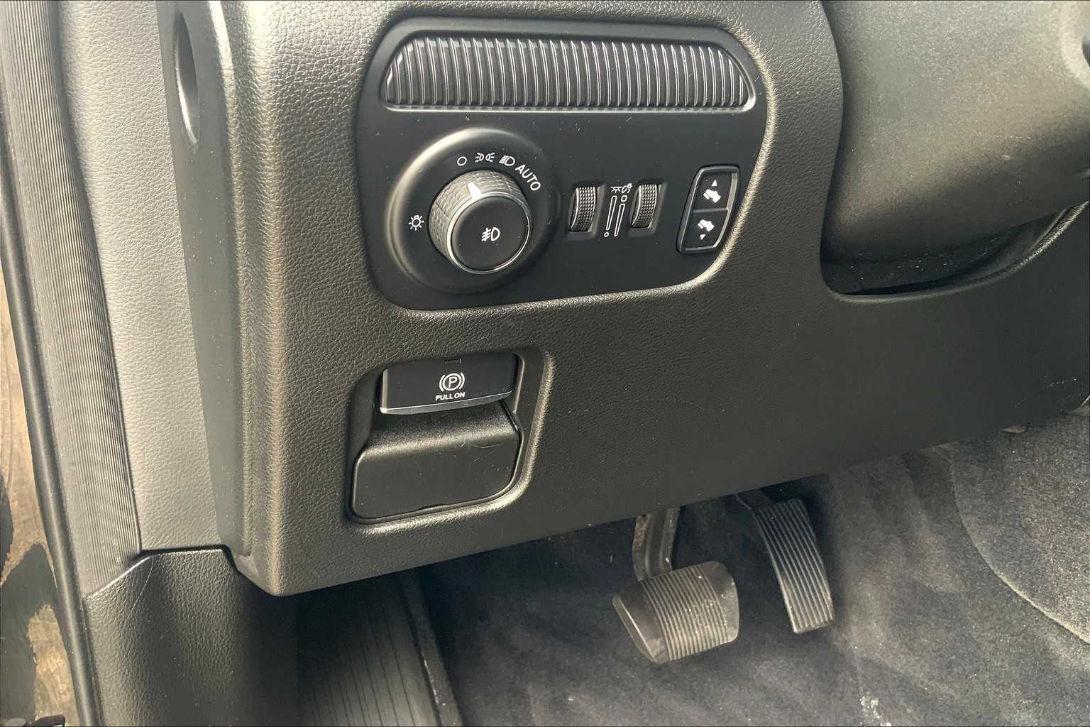 2024 Jeep Wagoneer L Series II photo 33