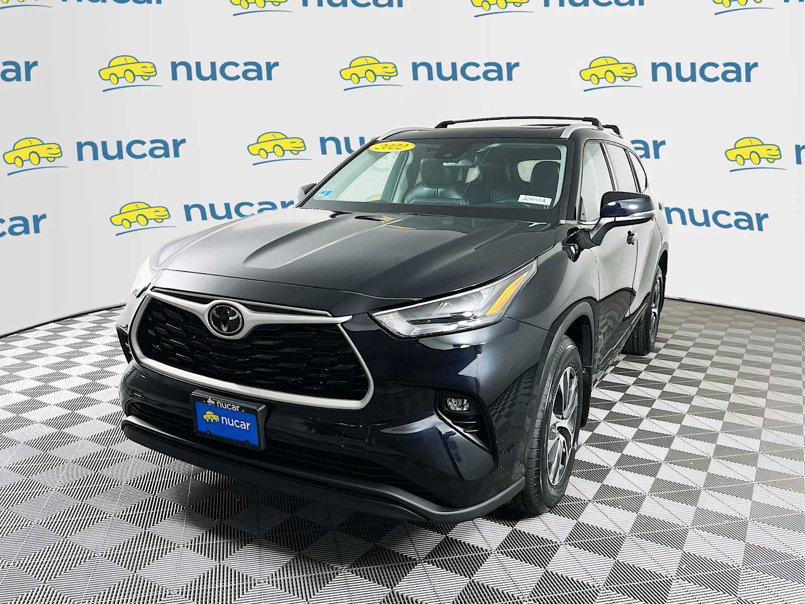 2022 Toyota Highlander XLE photo 2