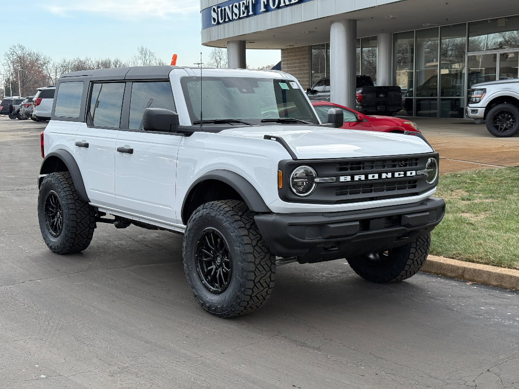 2025 Ford Bronco 4-Door Base's photo