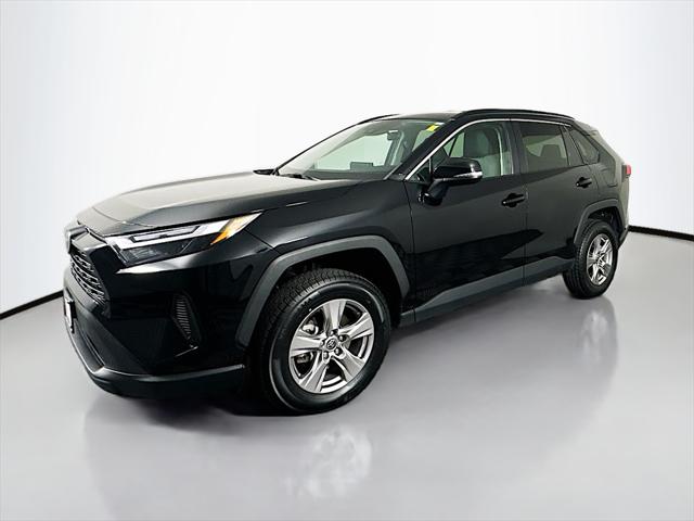 2022 Toyota RAV4 XLE photo 3