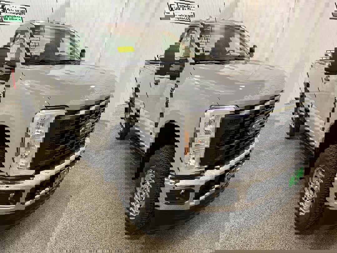 2025 Ford F-250 Super Duty XL's photo