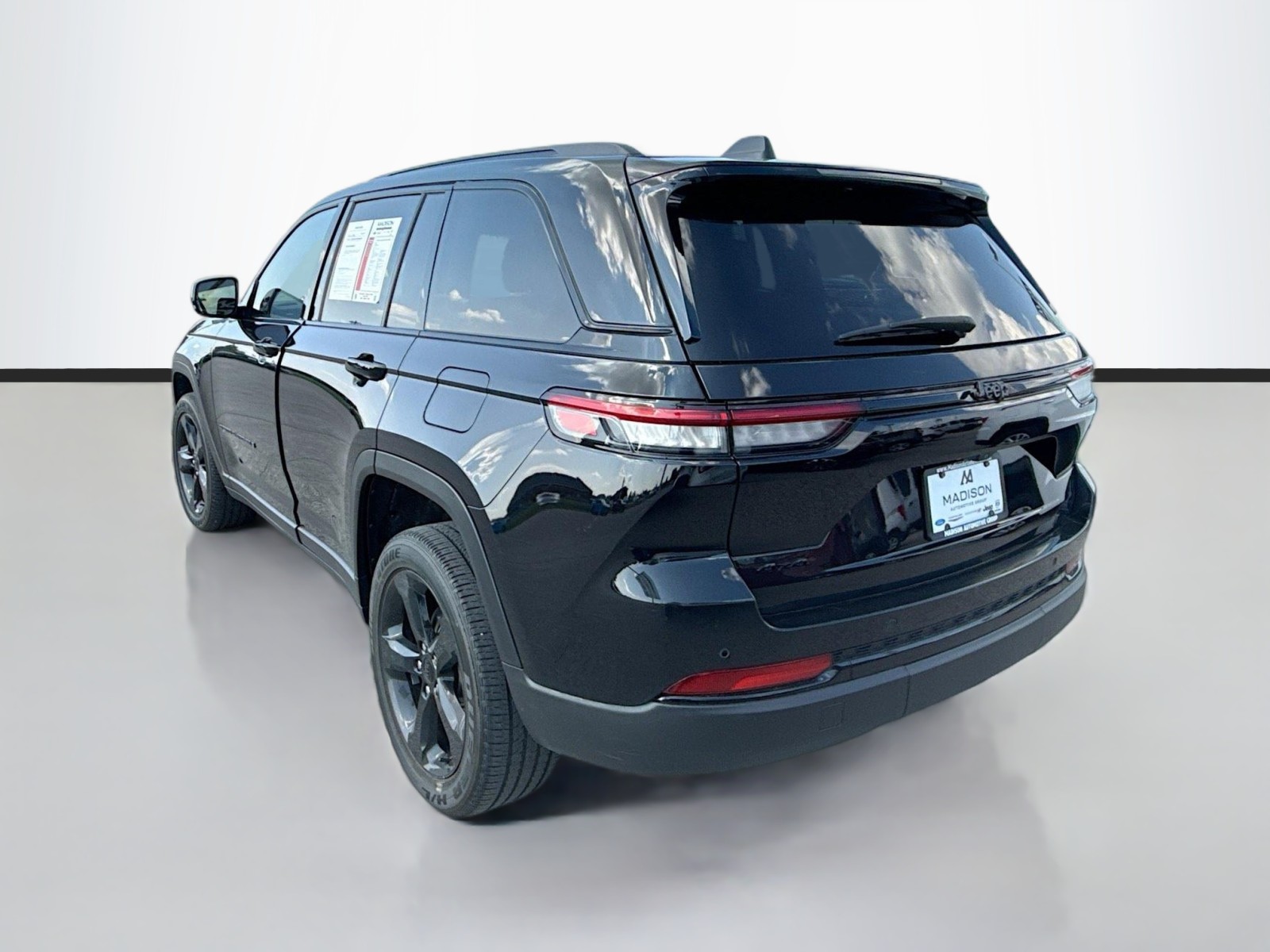 2022 Jeep Grand Cherokee Altitude photo 4