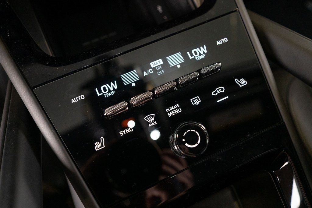 2025 Porsche Cayenne photo 23