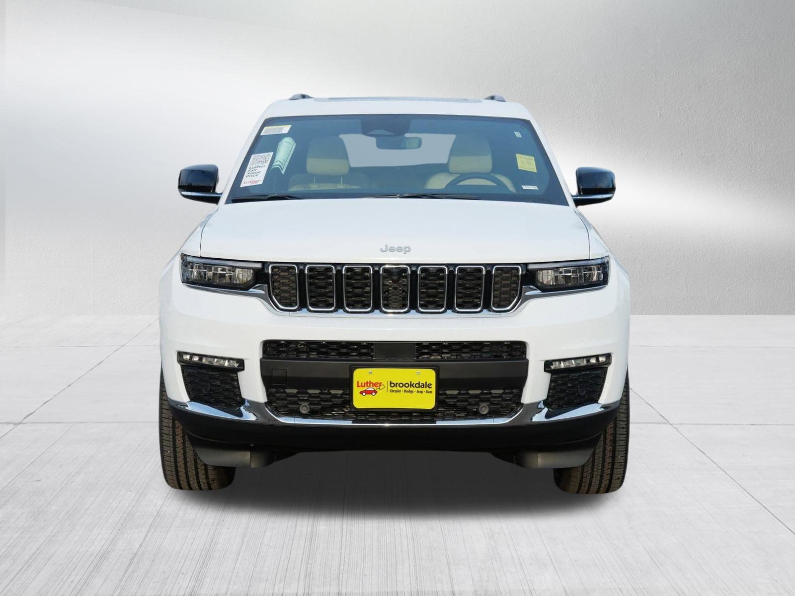 2025 Jeep Grand Cherokee Limited photo 2