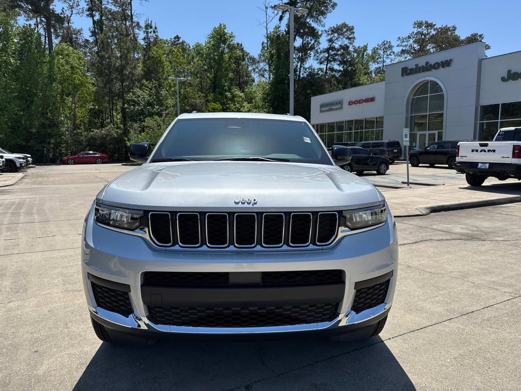 2025 Jeep Grand Cherokee Laredo X photo 2