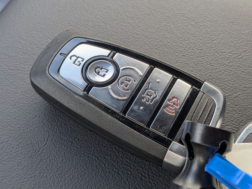 2025 Ford Explorer ST-Line photo 30
