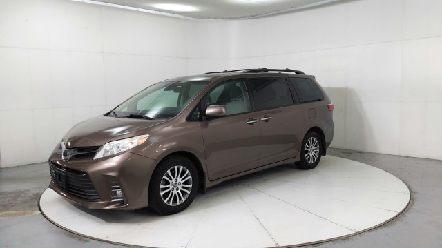 2020 Toyota Sienna XLE