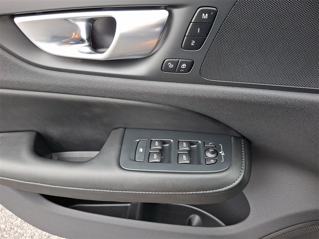 2025 Volvo S60 B5 Core photo 12