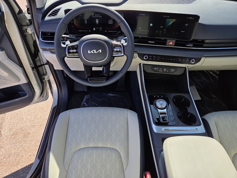 2026 Kia Carnival EX photo 9