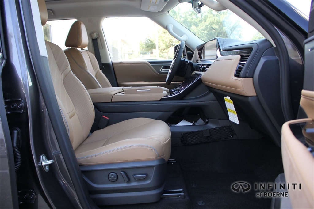 2026 Infiniti QX80 Luxe photo 12