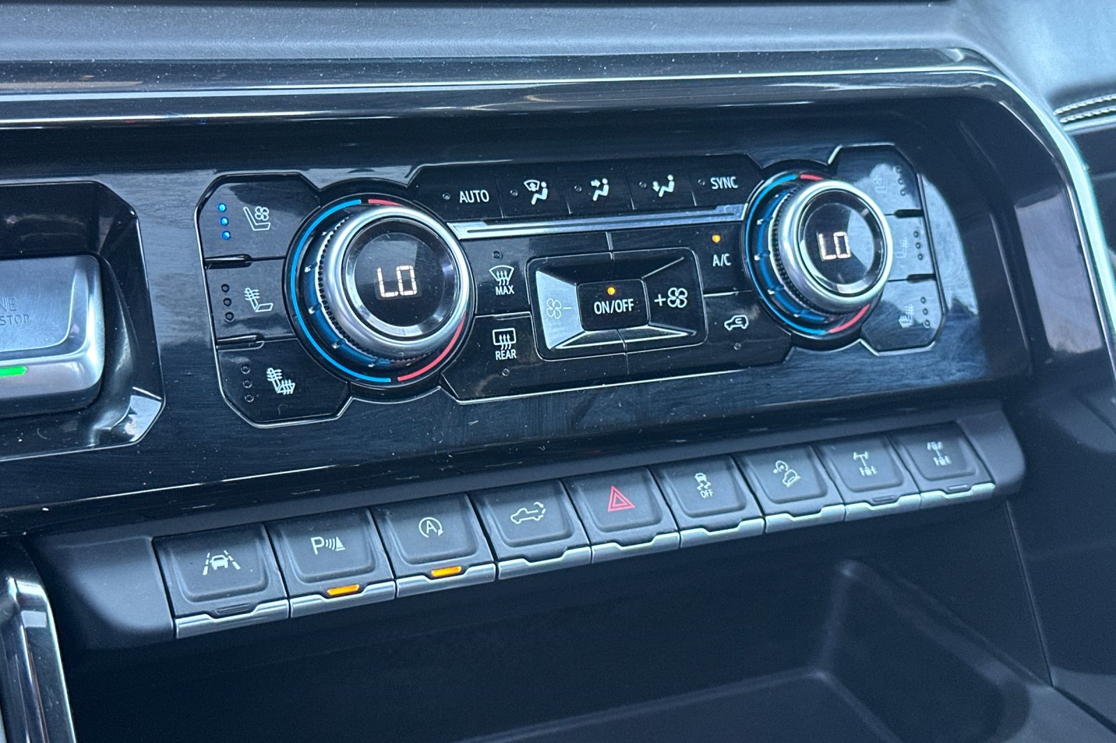 2023 Gmc Sierra 1500 AT4X photo 18