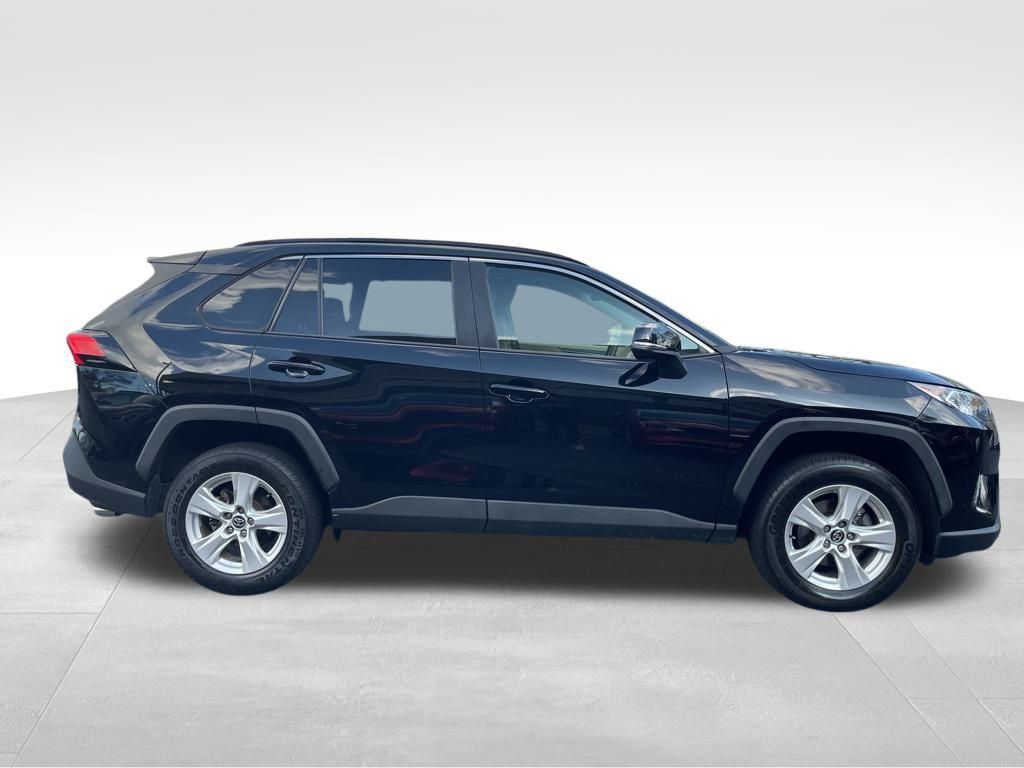 2020 Toyota RAV4 XLE photo 4