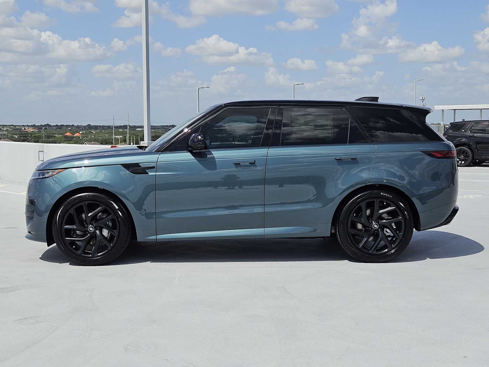 2025 Land Rover Range Rover Sport SE photo 4