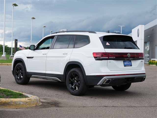 2025 Volkswagen Atlas Peak Edition SE photo 3