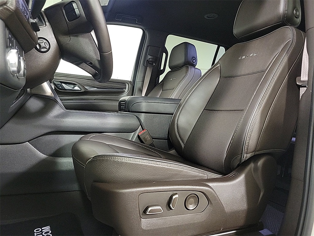 2023 GMC YUKON - Image 10