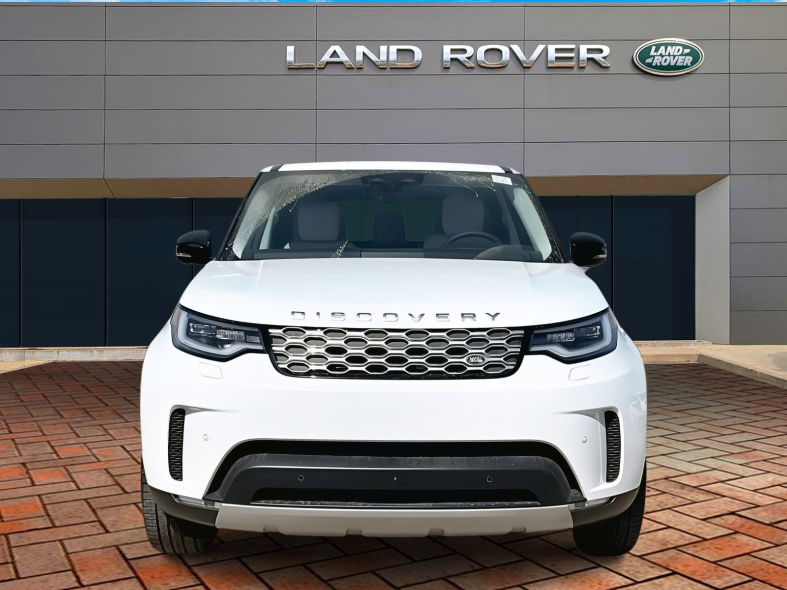 2025 Land Rover Discovery S photo 3