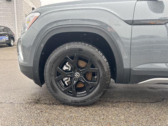 2025 Volkswagen Atlas Peak Edition SE photo 8