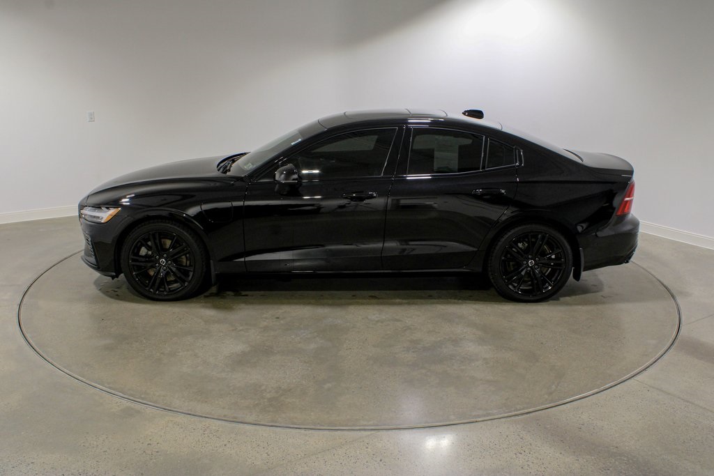 2022 Volvo S60 Recharge T8 Black Edition R-Design photo 3