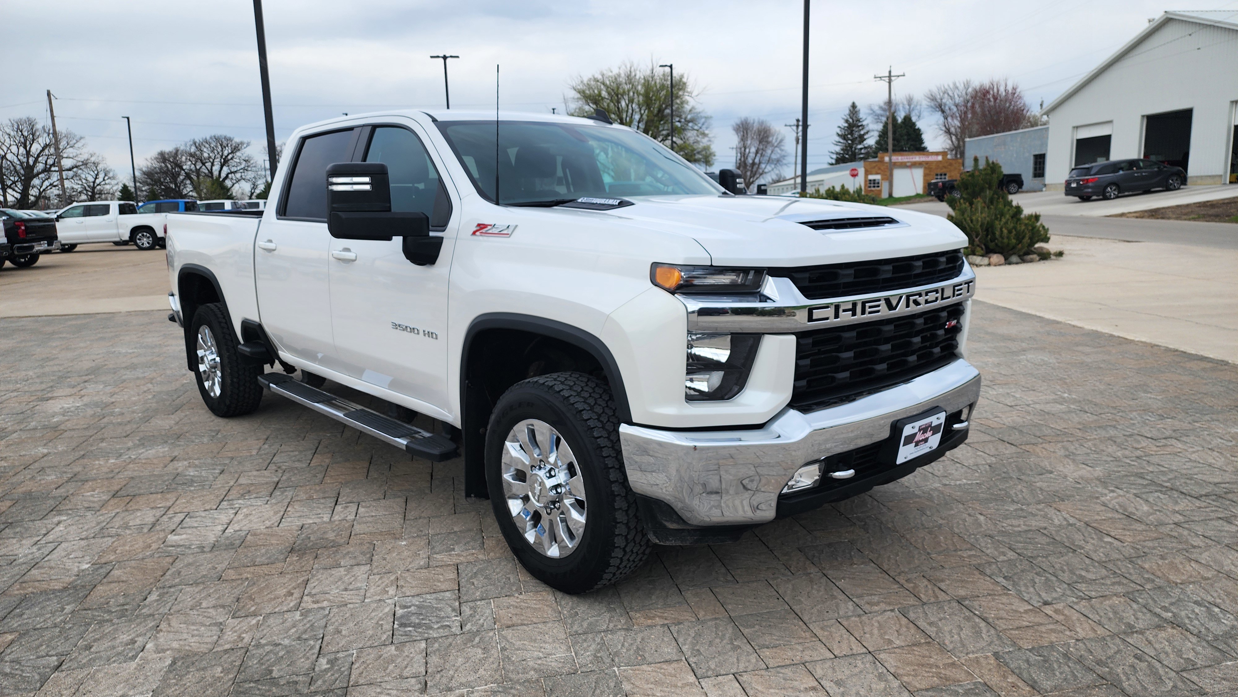 2022 Chevrolet Silverado 3500HD LT photo 2