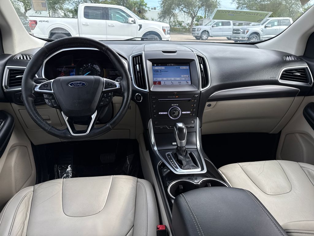 2016 Ford Edge Titanium photo 3