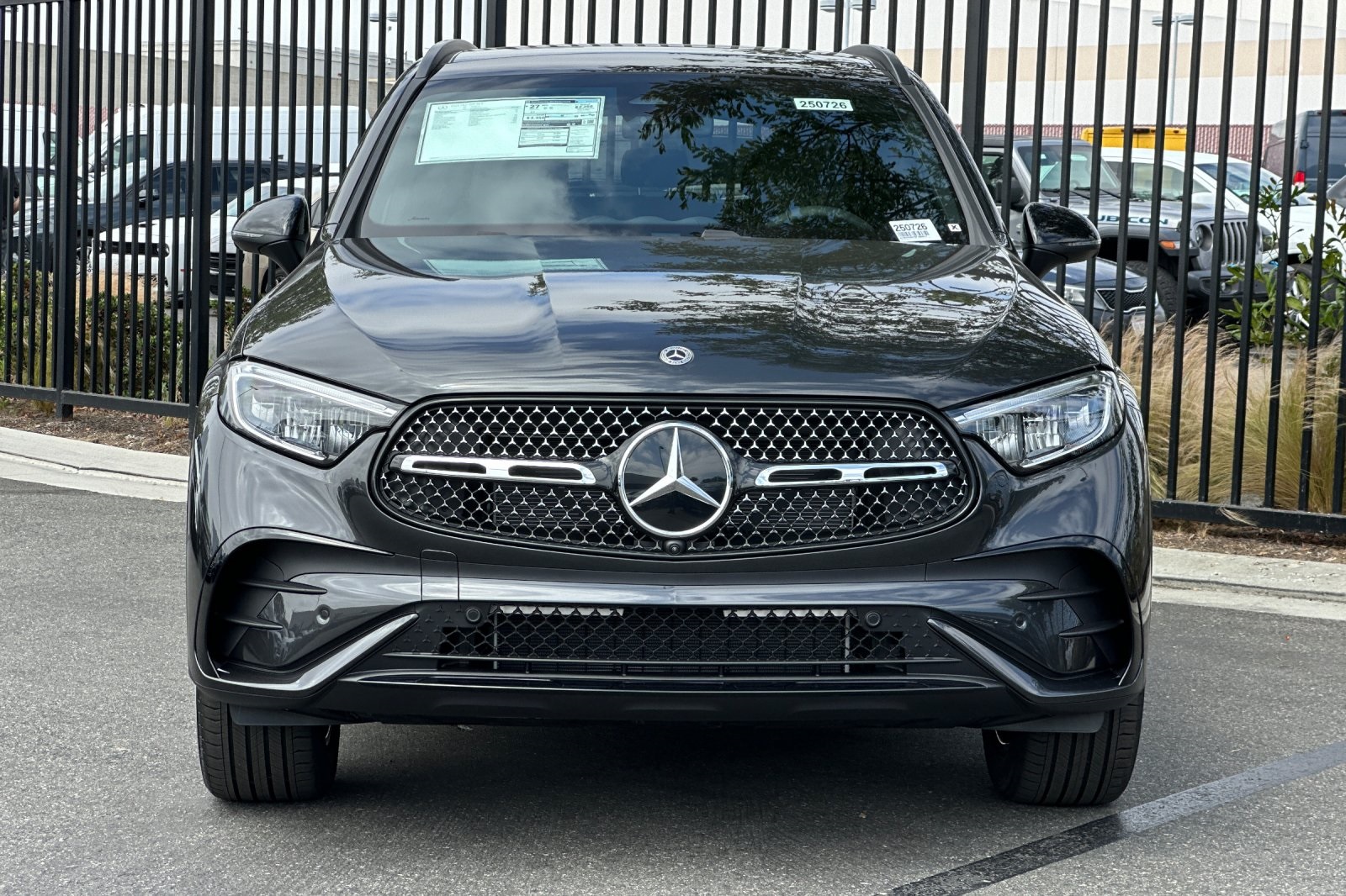 2025 Mercedes Benz GLC 300 photo 3