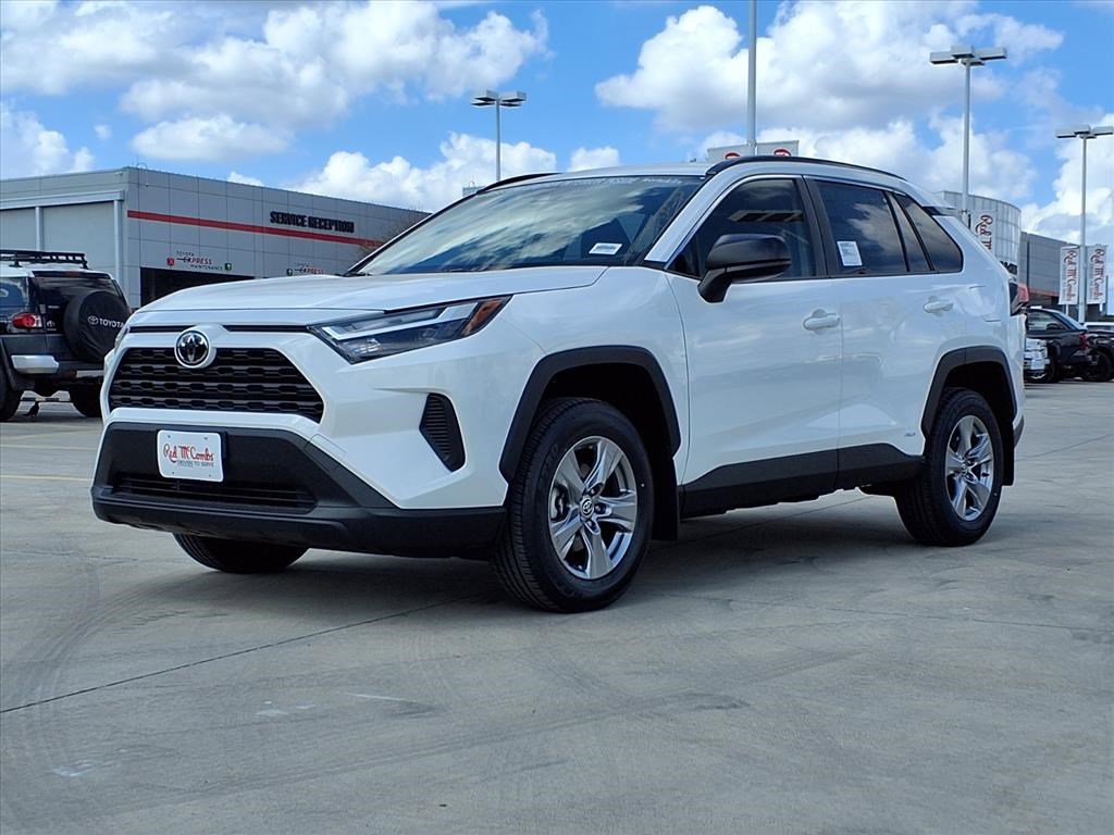 2025 Toyota RAV4 LE's photo