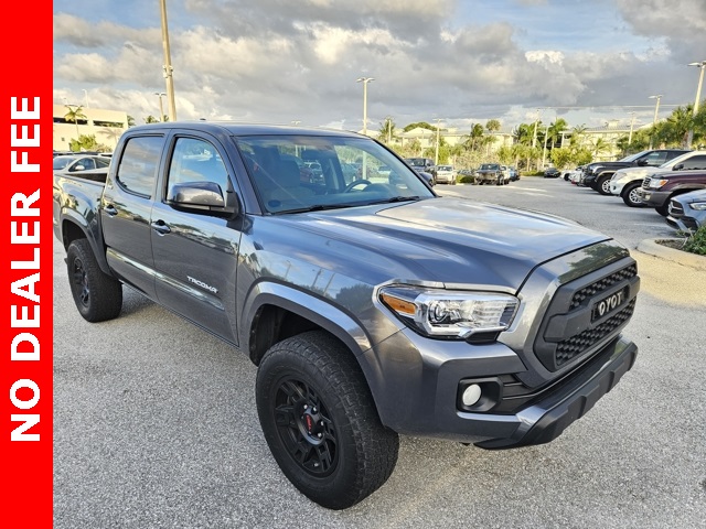 2016 Toyota Tacoma SR5's photo