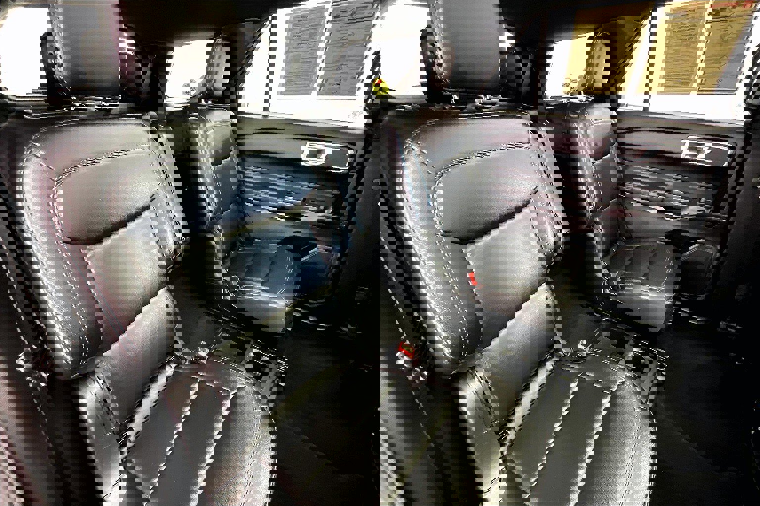 2020 Ford Explorer XLT photo 17