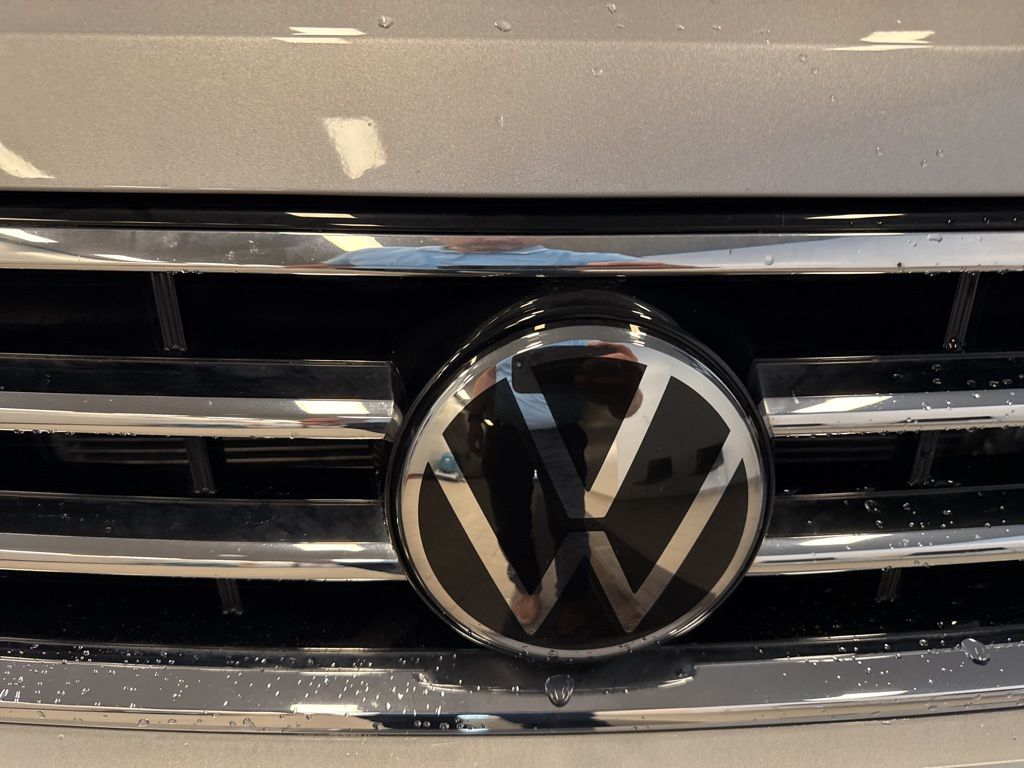 2024 Volkswagen Tiguan SE Wolfsburg Edition photo 3