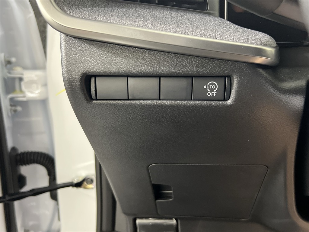 2026 Nissan Kicks SV photo 19