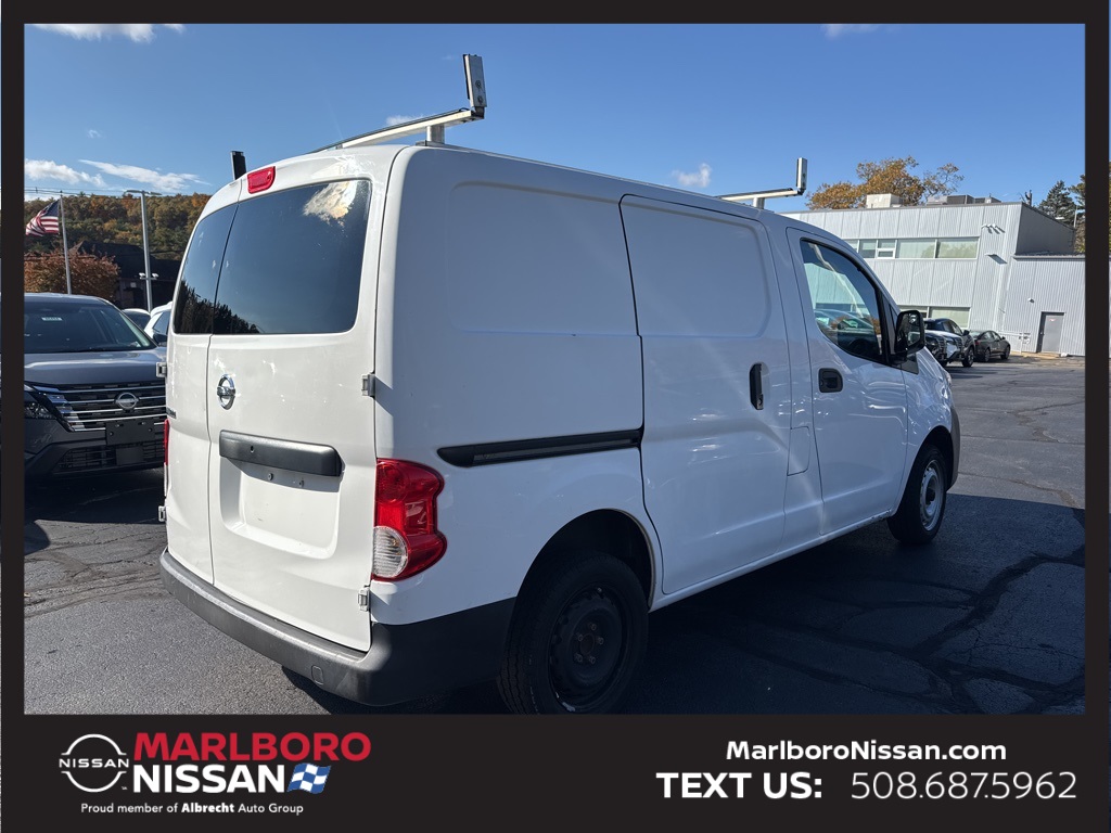 2017 Nissan NV200 S photo 3