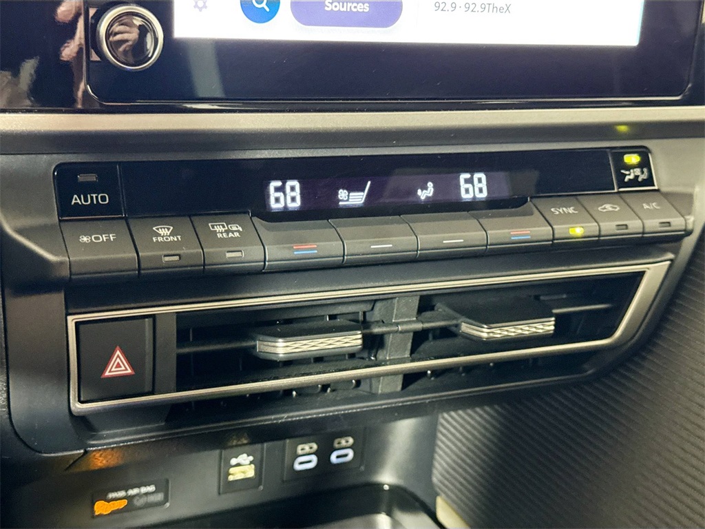 2025 Toyota Camry SE photo 30