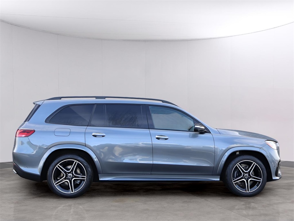 2025 Mercedes Benz GLS 450 4MATIC photo 3