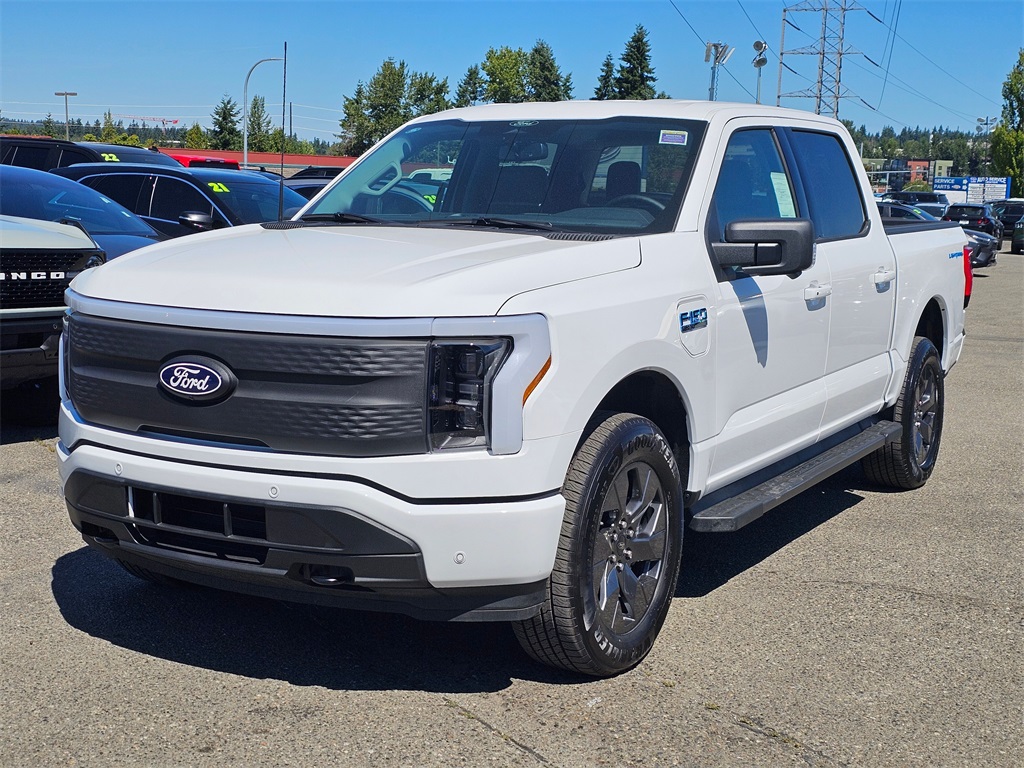 2025 Ford F-150 Lightning photo 3