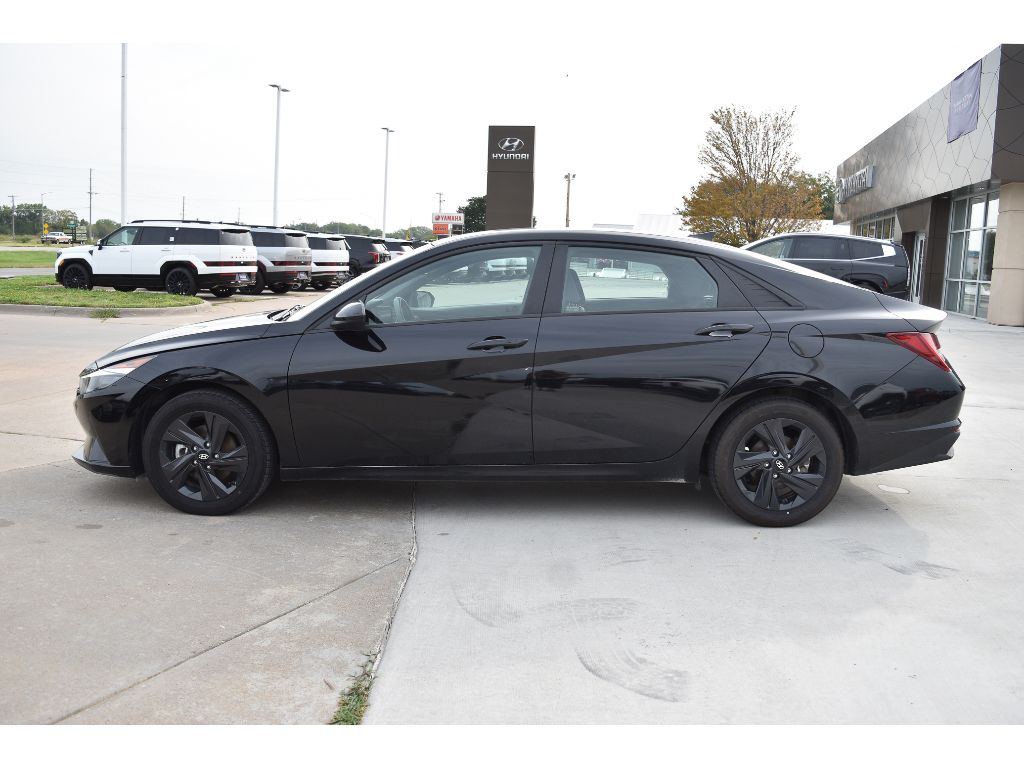 2023 Hyundai Elantra Blue photo 4