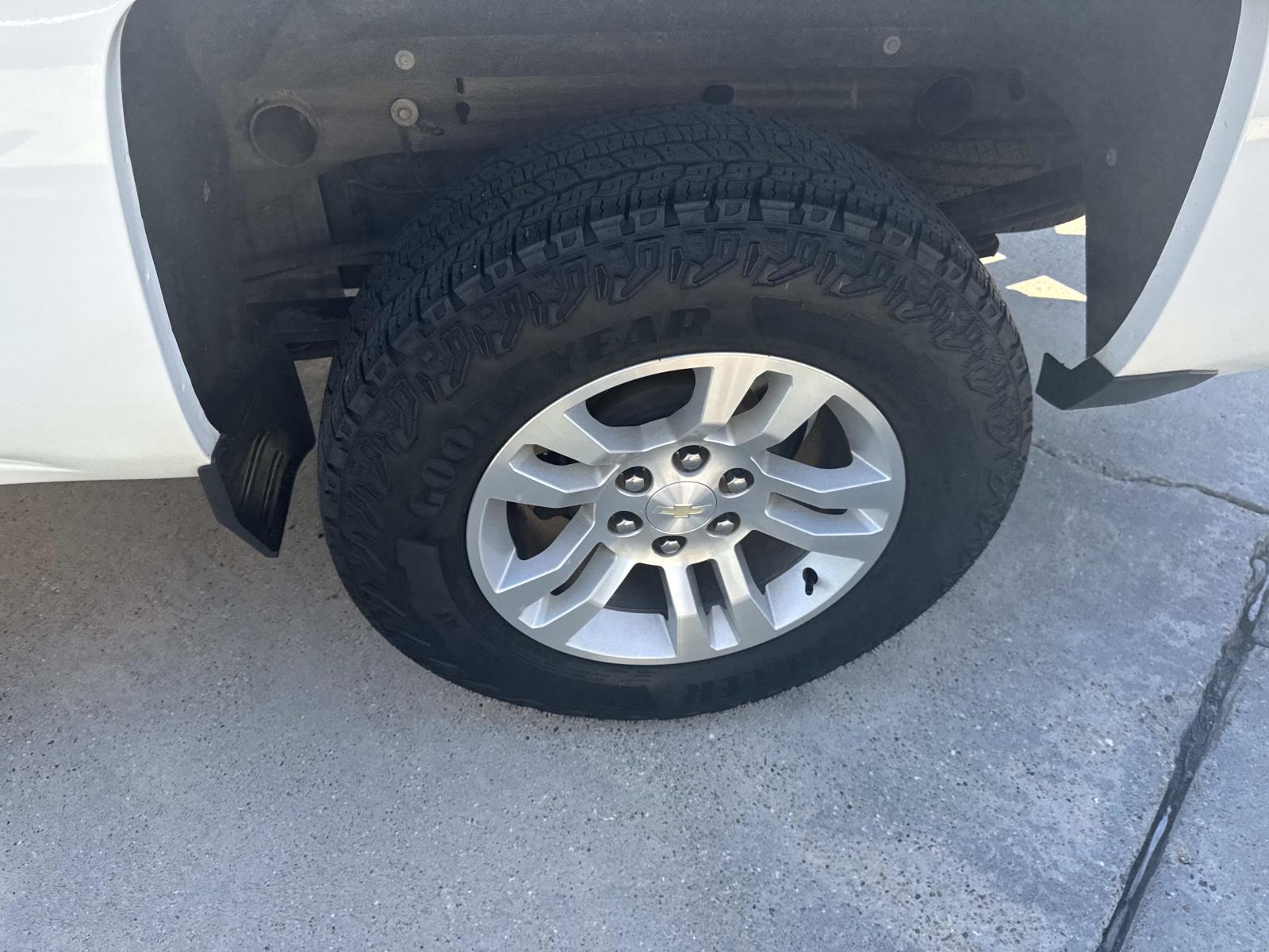 2017 Chevrolet Silverado 1500 LT photo 4