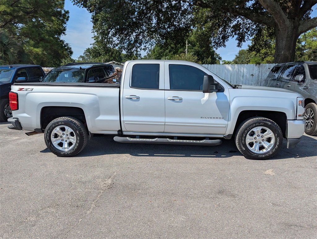 2018 Chevrolet Silverado 1500 LT photo 3
