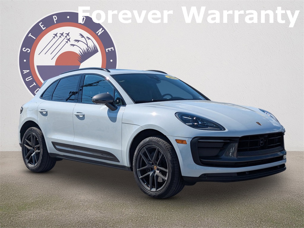 2024 Porsche Macan T photo 2