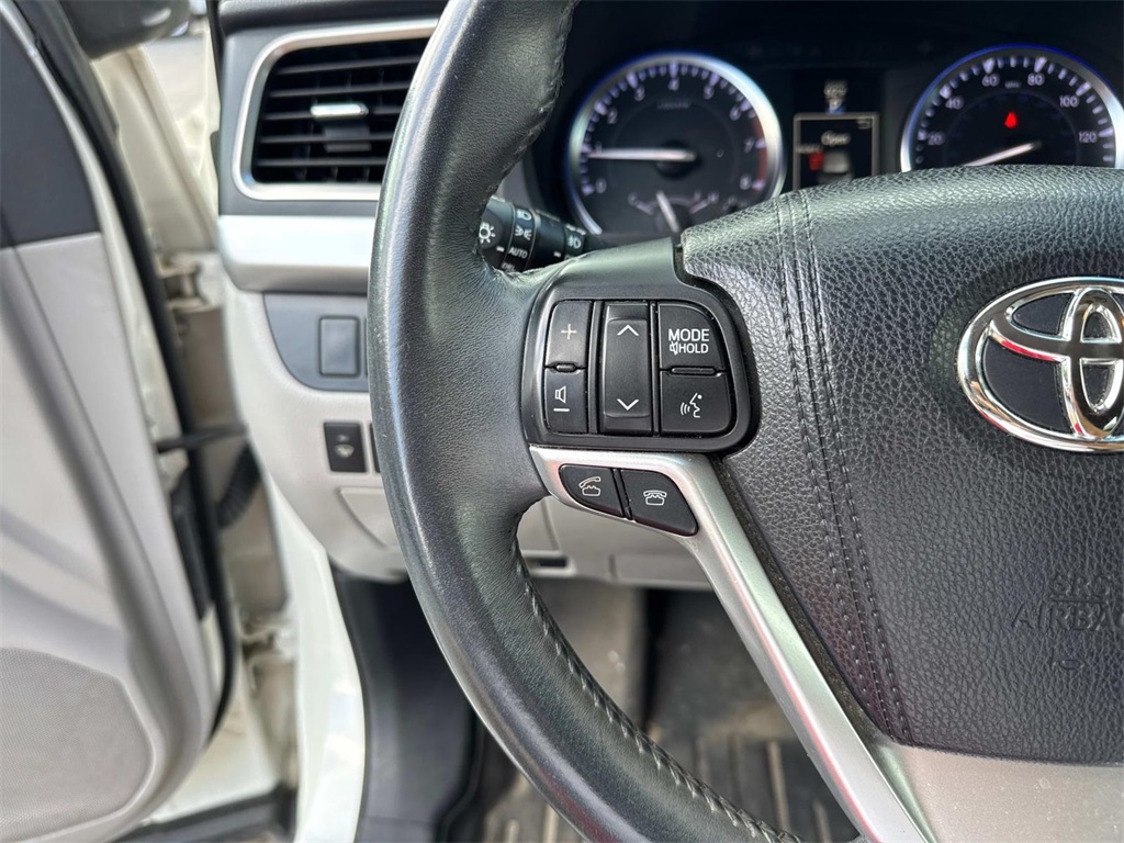 2016 Toyota Highlander XLE photo 19