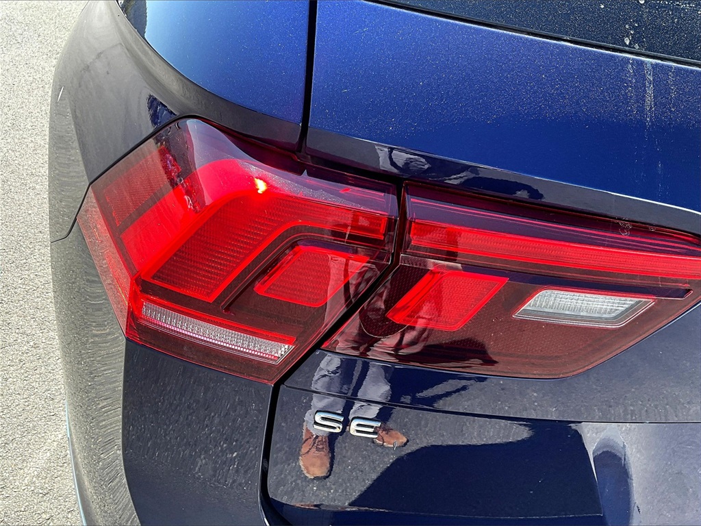 2022 Volkswagen Tiguan SE photo 28