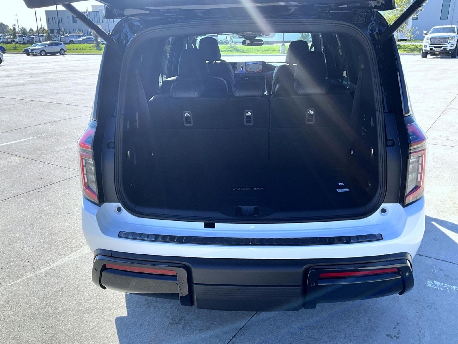 2026 Nissan Armada photo 7