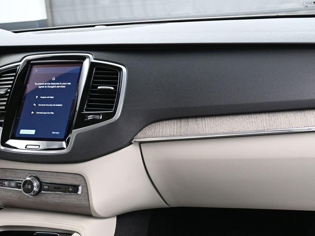 2024 Volvo XC90 Plus photo 16